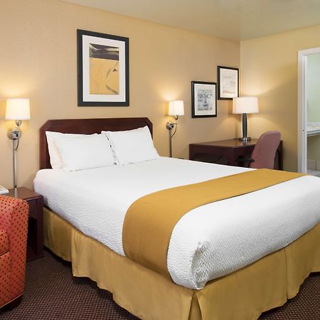 Days Inn By Wyndham Pinole Berkeley Esterno foto
