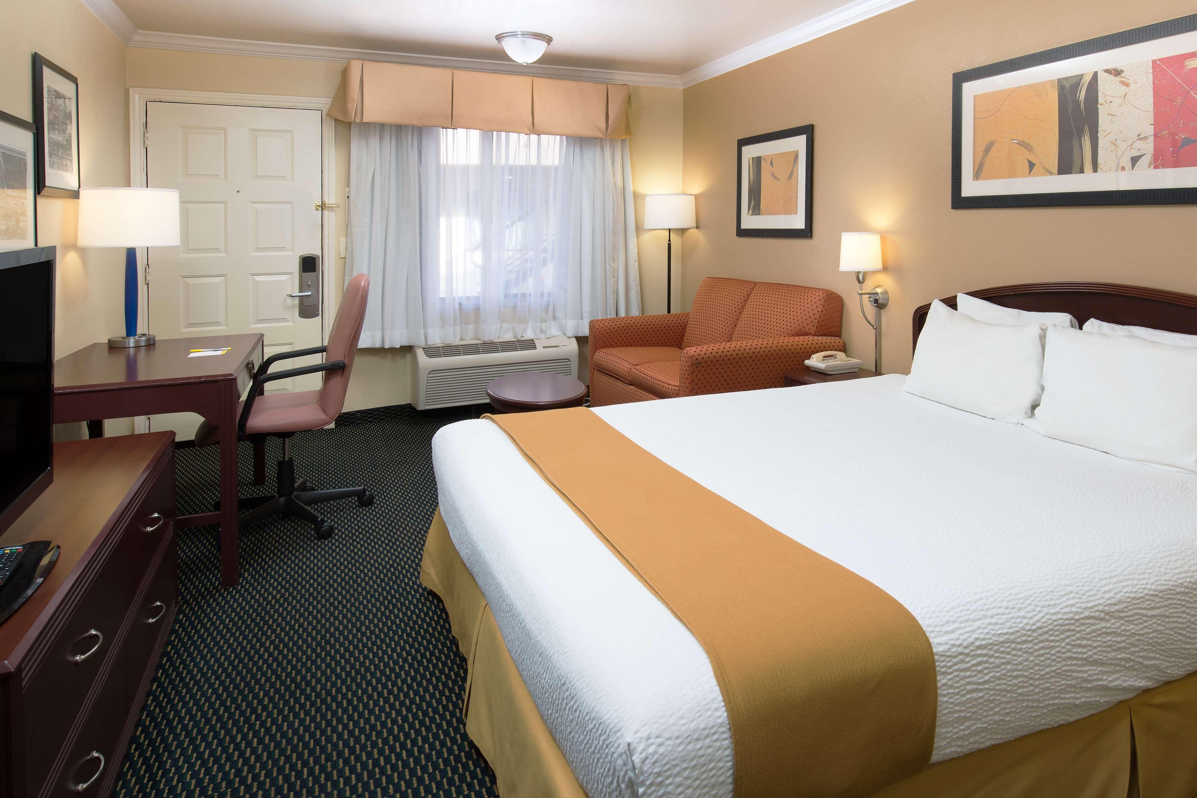 Days Inn By Wyndham Pinole Berkeley Esterno foto