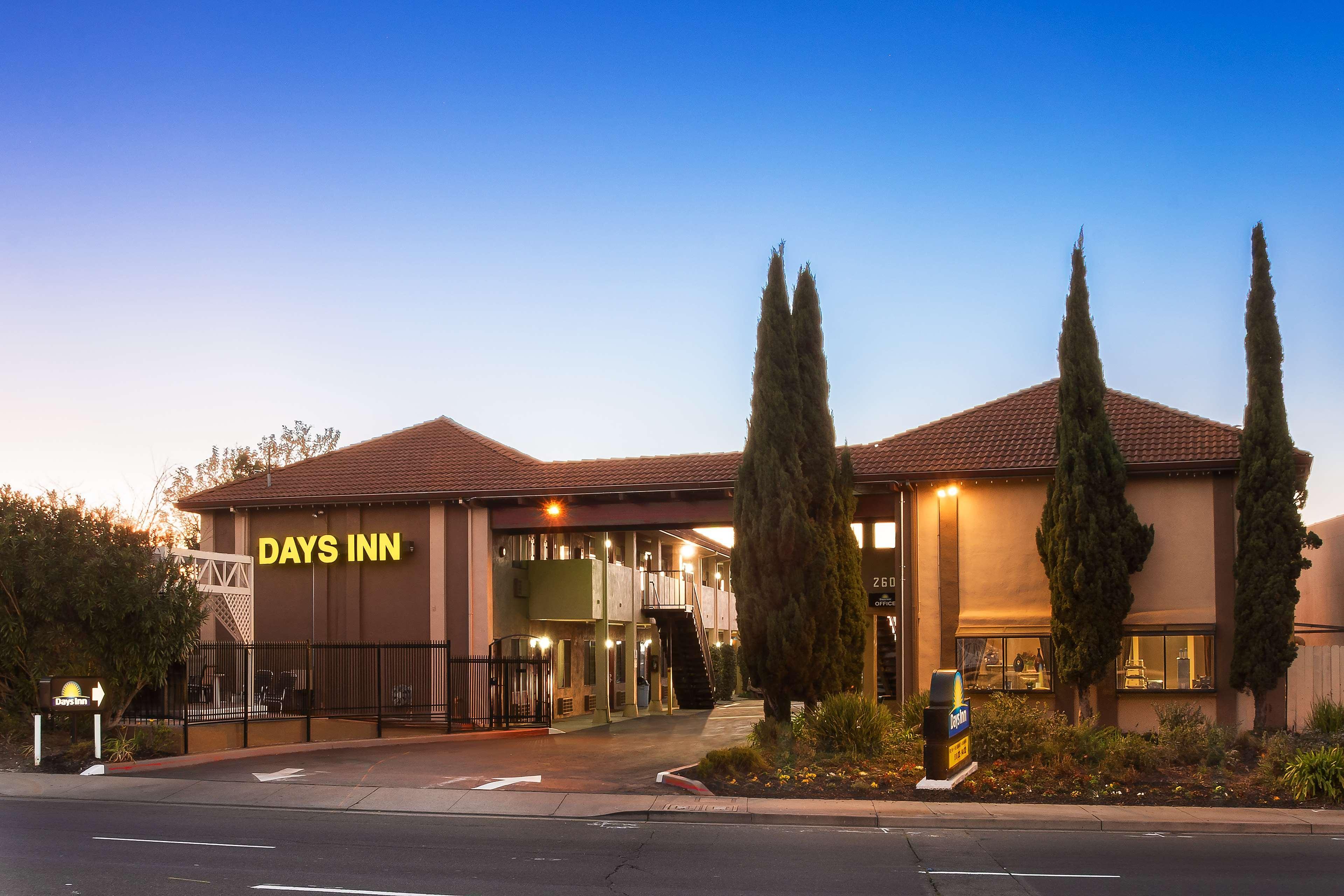 Days Inn By Wyndham Pinole Berkeley Esterno foto