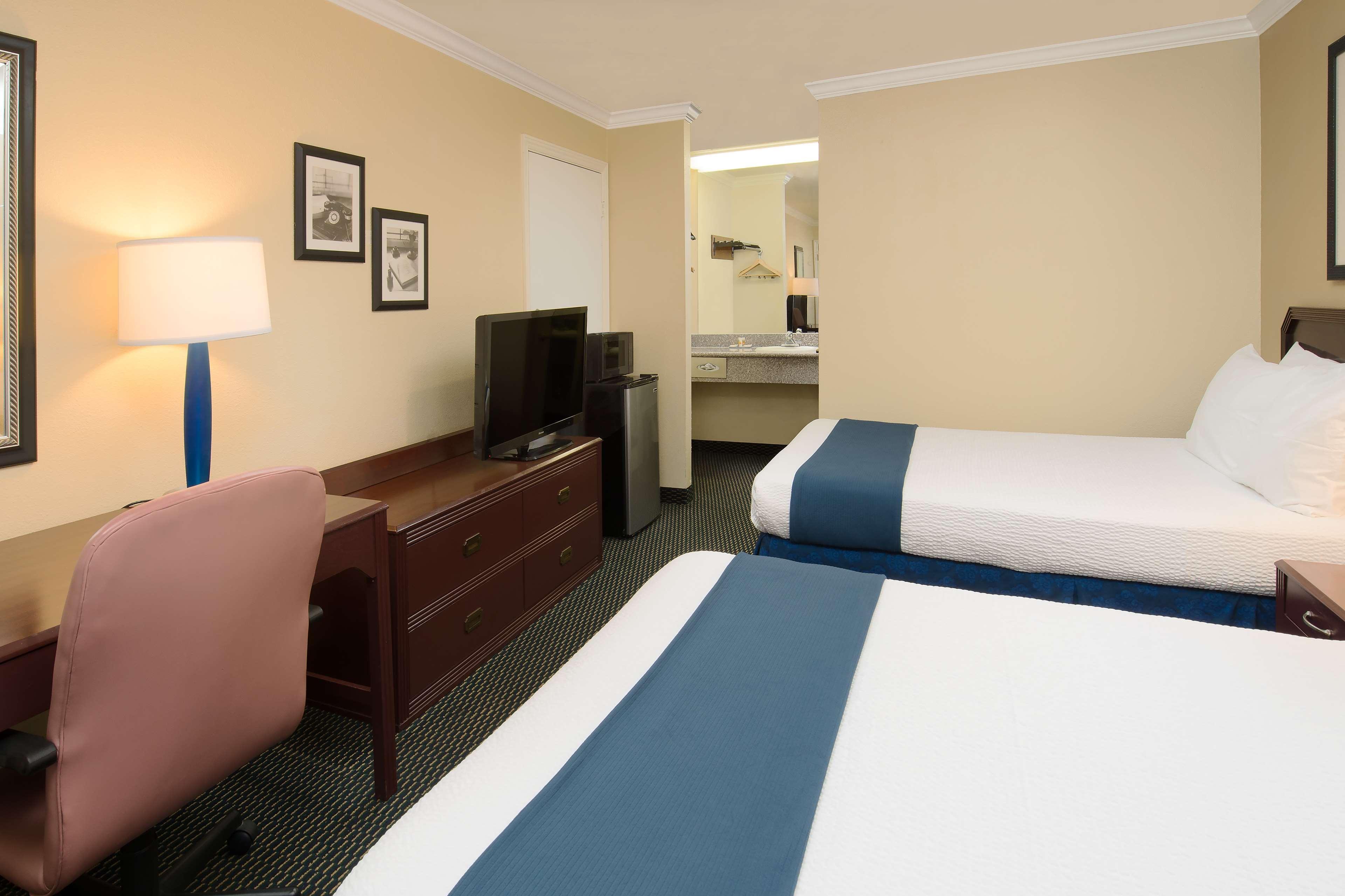 Days Inn By Wyndham Pinole Berkeley Esterno foto